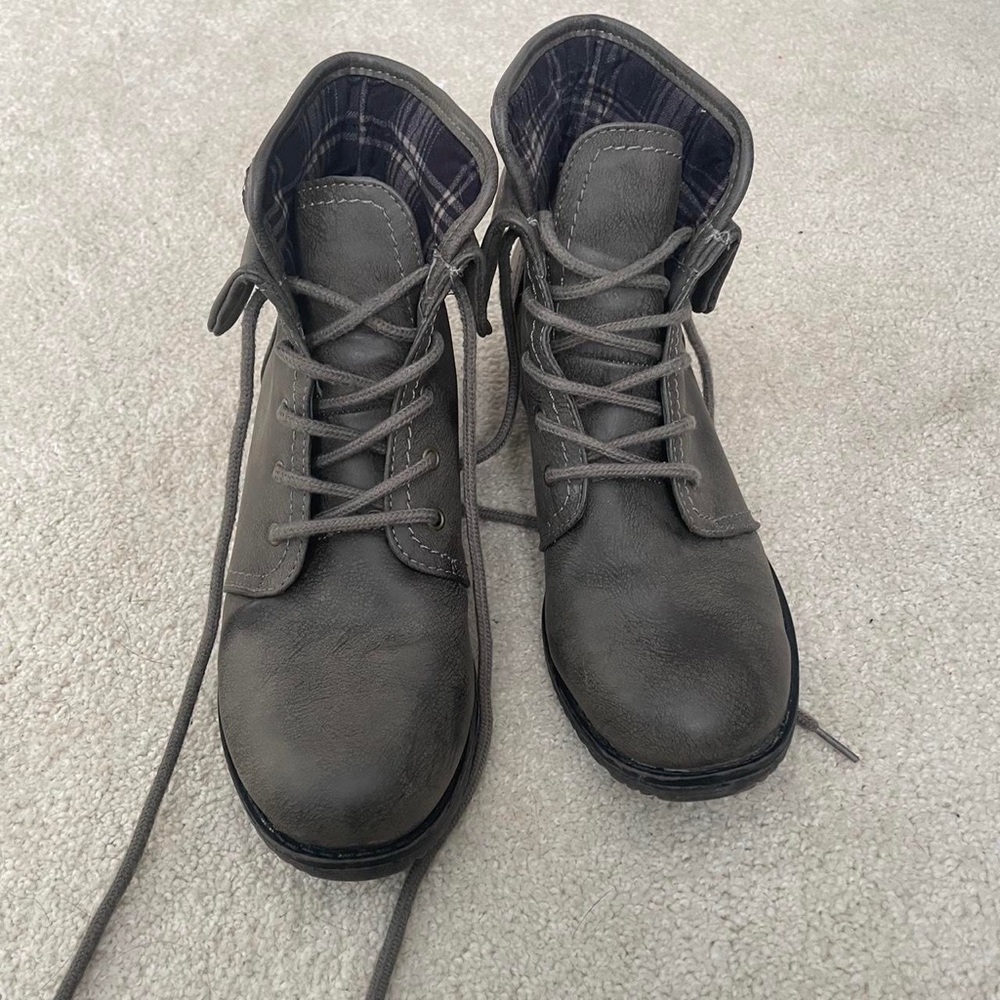 CLIFFS WHITE MOUNTAIN BOOTS SIZE 8 NEVER WORN